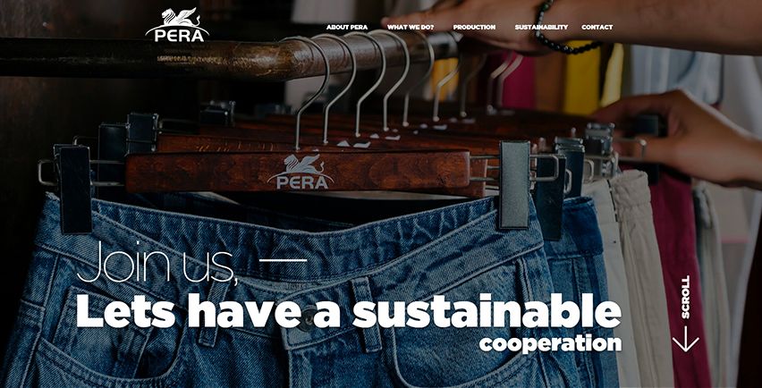Pera Tekstil web sitesi projesini anlatan liste görseli, fotoğrafta askıda asılı duran denim pantolonlar ve askıdaki Pera logosu görünmektedir.