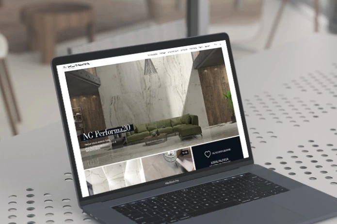 NG Kütahya Seramik web sitesi projesini anlatan liste görseli, fotoğrafta zemini taş desenli gri tonlarda NG Kütahya Seramik ürünü kaplı bir odanın üstten görünüşü yer almaktadır.