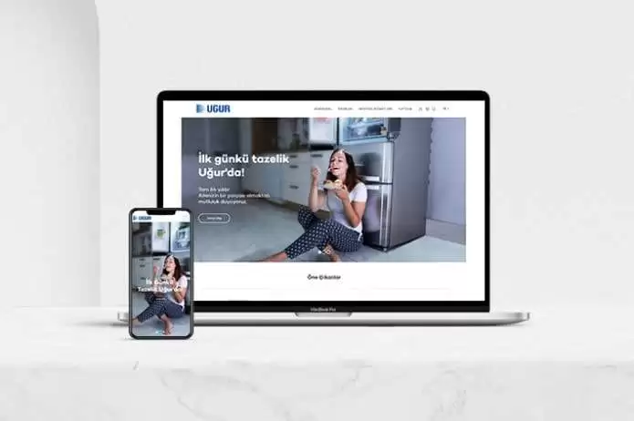 Uğur Soğutma web sitesi projesini anlatan liste görseli, fotoğrafta buzdolabını açan ve gülümseyerek kameraya bakan bir kadın bulunmaktadır.