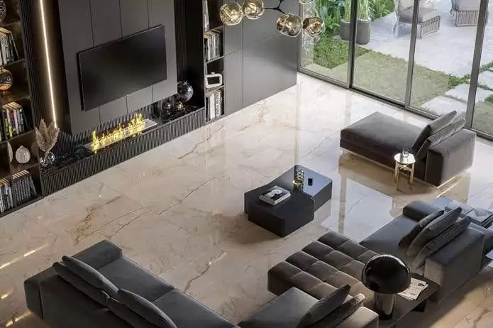 Yurtbay Seramik web sitesi projesini anlatan proje detay görseli, Görsel Yurtbay Seramik'e ait ürünle kaplanmış duvara sahip bir şirket bekleme alanını göstermektedir.